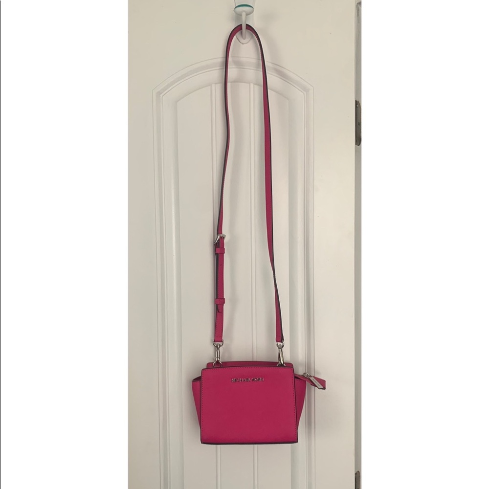 Michael Kors Selma Mini Crossbody - Fushia